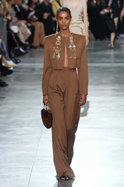Look 11
